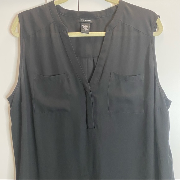 Torrid Sleeveless v-neck blouse - Picture 5 of 5